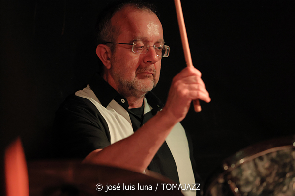 The Impossible Combo (Factoria de So, Santa María, Mallorca. 2026-01-23) Por José Luis Luna Rocafort [INSTANTZZ AKA Galería fotográfica AKA Fotoblog de jazz, impro… y algo más] - Tomajazz - The Impossible Combo actuó en Factoria de So, Santa María, Mallorca, el 23 de enero de 2026. José Luis Luna Rocafort lo retrata en INSTANTZZ. Con Pep Amengual, Biel Ballester, Juanma Hernández, Manu Hernández, Juanma López , Juanito Percha, Fernando Espinar, Yuyu