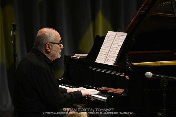 Barcelona Art Orchestra -BAO- & Miguel Zenón “Expressions” (57è Festival de Jazz de Barcelona / L’Auditori -S2OM-, 2025-11-29 / Barcelona) [09] Por Joan Cortès [INSTANTZZ AKA Galería fotográfica AKA Fotoblog de jazz, impro… y algo más] - Tomajazz - Barcelona Art Orchestra -BAO- & Miguel Zenón “Expressions” actuaron en el 57è Festival de Jazz de Barcelona 2026 en L’Auditori, el 29 de noviembre de 2025. Joan Cortès lo retrata en INSTANTZZ