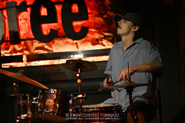 Marcin Masecki “Boleros y más” (Jamboree, 2025-12-03 / Barcelona) Por Joan Cortès [INSTANTZZ AKA Galería fotográfica AKA Fotoblog de jazz, impro… y algo más] - Tomajazz - Marcin Masecki “Boleros y más” actuó en Jamboree, el 3 de diciembre de 2025. Joan Cortès lo retrata en INSTANTZZ
