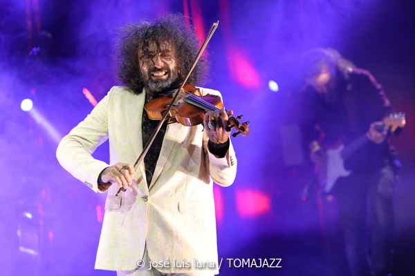 Ara Malikian (Trui Teatre. Palma de Mallorca. 2026-01-11) Por José Luis Luna Rocafort [INSTANTZZ AKA Galería fotográfica AKA Fotoblog de jazz, impro… y algo más] - Tomajazz - Ara Malikian actuó en Trui Teatre de Palma de Mallorca el 11 de enero de 2026. José Luis Luna Rocafort lo retrata en INSTANTZZ. Con Ara Malikian, Iván "Melón" Lewis, Dayan Abad García, Iván Ruiz Machado, Georvis ico Millán