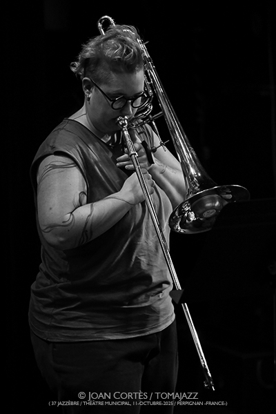 Otoño Femenino 2025 (I) Por Joan Cortès [INSTANTZZ AKA Galería fotográfica AKA Fotoblog de jazz, impro… y algo más] - Tomajazz - Un clásico en Tomajazz son los repasos estacionales de Joan Cortès en INSTANTZZ. Comenzamos con Otoño Femenino 2025 primera parte con...