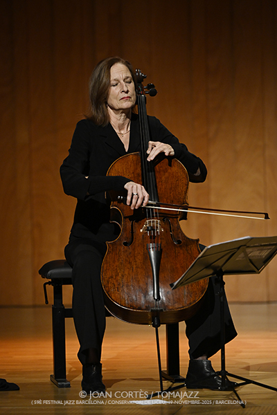 Anja Lechner & François Couturier (59è Festival de Jazz de Barcelona / Conservatori del Liceu, 2025-11-19 / Barcelona) [05] Por Joan Cortès [INSTANTZZ AKA Galería fotográfica AKA Fotoblog de jazz, impro… y algo más] - Tomajazz - Anja Lechner & François Couturier participaron en el 57è Festival de Jazz de Barcelona en el Conservatori del Liceu, el 19 de noviembre de 2025. Joan Cortès lo relata y retrata