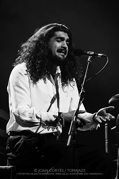 Israel Fernández & Diego del Morao (57è Festival de Jazz de Barcelona / Paral•lel 62, 2025-11-26 / Barcelona) [07] Por Joan Cortès [Flamencuras AKA INSTANTZZ AKA Galería fotográfica AKA Fotoblog de jazz, impro… y algo más] - Tomajazz - Israel Fernández & Diego del Morao actuaron en el 57è Festival de Jazz de Barcelona en Paral•lel 62, el 26 de noviembre de 2025. Joan Cortès lo retrata en las Flamencuras de INSTANTZZ