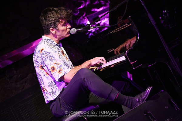 Marcin Masecki “Boleros y más” (Jamboree, 2025-12-03 / Barcelona) Por Joan Cortès [INSTANTZZ AKA Galería fotográfica AKA Fotoblog de jazz, impro… y algo más] - Tomajazz - Marcin Masecki “Boleros y más” actuó en Jamboree, el 3 de diciembre de 2025. Joan Cortès lo retrata en INSTANTZZ