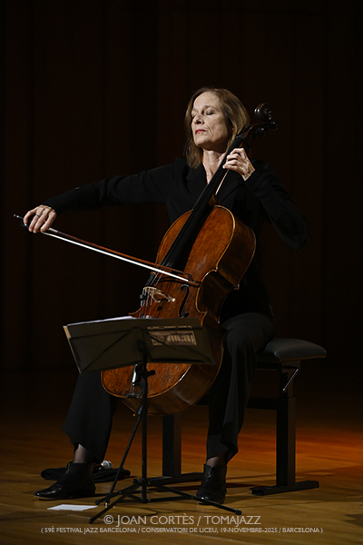 Anja Lechner & François Couturier (59è Festival de Jazz de Barcelona / Conservatori del Liceu, 2025-11-19 / Barcelona) [05] Por Joan Cortès [INSTANTZZ AKA Galería fotográfica AKA Fotoblog de jazz, impro… y algo más] - Tomajazz - Anja Lechner & François Couturier participaron en el 57è Festival de Jazz de Barcelona en el Conservatori del Liceu, el 19 de noviembre de 2025. Joan Cortès lo relata y retrata