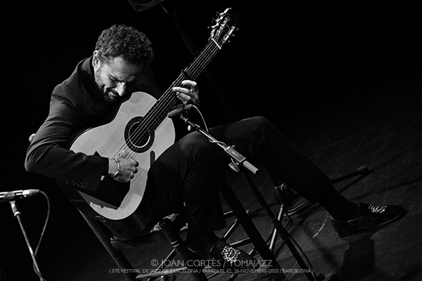 Israel Fernández & Diego del Morao (57è Festival de Jazz de Barcelona / Paral•lel 62, 2025-11-26 / Barcelona) [07] Por Joan Cortès [Flamencuras AKA INSTANTZZ AKA Galería fotográfica AKA Fotoblog de jazz, impro… y algo más] - Tomajazz - Israel Fernández & Diego del Morao actuaron en el 57è Festival de Jazz de Barcelona en Paral•lel 62, el 26 de noviembre de 2025. Joan Cortès lo retrata en las Flamencuras de INSTANTZZ