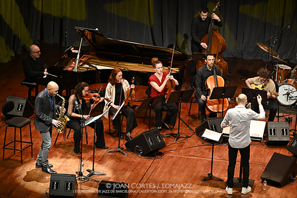 Barcelona Art Orchestra -BAO- & Miguel Zenón “Expressions” (57è Festival de Jazz de Barcelona / L’Auditori -S2OM-, 2025-11-29 / Barcelona) [09] Por Joan Cortès [INSTANTZZ AKA Galería fotográfica AKA Fotoblog de jazz, impro… y algo más] - Tomajazz - Barcelona Art Orchestra -BAO- & Miguel Zenón “Expressions” actuaron en el 57è Festival de Jazz de Barcelona 2026 en L’Auditori, el 29 de noviembre de 2025. Joan Cortès lo retrata en INSTANTZZ