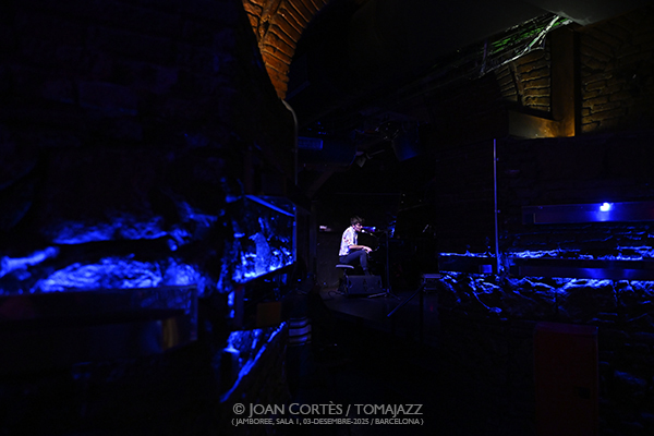 Marcin Masecki “Boleros y más” (Jamboree, 2025-12-03 / Barcelona) Por Joan Cortès [INSTANTZZ AKA Galería fotográfica AKA Fotoblog de jazz, impro… y algo más] - Tomajazz - Marcin Masecki “Boleros y más” actuó en Jamboree, el 3 de diciembre de 2025. Joan Cortès lo retrata en INSTANTZZ