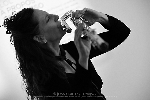 Otoño Femenino 2025 (I) Por Joan Cortès [INSTANTZZ AKA Galería fotográfica AKA Fotoblog de jazz, impro… y algo más] - Tomajazz - Un clásico en Tomajazz son los repasos estacionales de Joan Cortès en INSTANTZZ. Comenzamos con Otoño Femenino 2025 primera parte con...