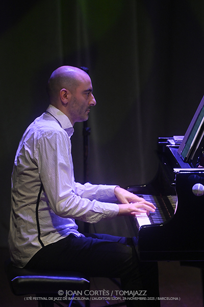Barcelona Art Orchestra -BAO- & Miguel Zenón “Expressions” (57è Festival de Jazz de Barcelona / L’Auditori -S2OM-, 2025-11-29 / Barcelona) [09] Por Joan Cortès [INSTANTZZ AKA Galería fotográfica AKA Fotoblog de jazz, impro… y algo más] - Tomajazz - Barcelona Art Orchestra -BAO- & Miguel Zenón “Expressions” actuaron en el 57è Festival de Jazz de Barcelona 2026 en L’Auditori, el 29 de noviembre de 2025. Joan Cortès lo retrata en INSTANTZZ