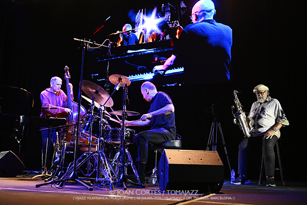 2025 en 25 imágenes -jazz, improvisación y flamenco- (primera parte) Por Joan Cortès [INSTANTZZ AKA Galería fotográfica AKA Fotoblog de jazz, impro… y algo más] - Tomajazz - 2025 en 25 imágenes -jazz, improvisación y flamenco- (primera parte) es un clásico de Joan Cortès cada inicio de año en INSTANTZZ