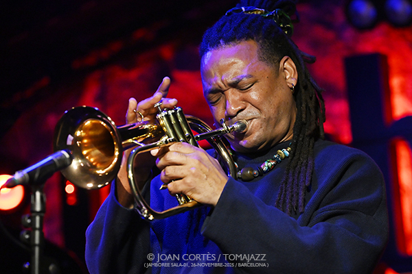 Manon Mullener Trio (Jamboree, 2025-11-26 / Barcelona) Por Joan Cortès [INSTANTZZ AKA Galería fotográfica AKA Fotoblog de jazz, impro… y algo más] - Tomajazz - Manon Mullener Trio actuó en Jamboree, Barcelona, el 26 de noviembre de 2025. Joan Cortès lo retrata en INSTANTZZ. Actuaron Manon Mullener, Rodrigo Aravena, Lucien Mullener, Yuri Hernández 