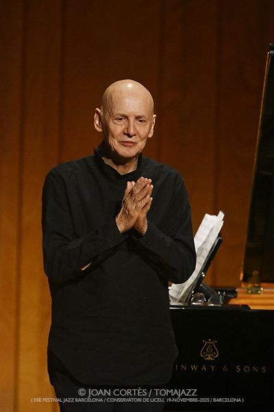 Anja Lechner & François Couturier (59è Festival de Jazz de Barcelona / Conservatori del Liceu, 2025-11-19 / Barcelona) [05] Por Joan Cortès [INSTANTZZ AKA Galería fotográfica AKA Fotoblog de jazz, impro… y algo más] - Tomajazz - Anja Lechner & François Couturier participaron en el 57è Festival de Jazz de Barcelona en el Conservatori del Liceu, el 19 de noviembre de 2025. Joan Cortès lo relata y retrata