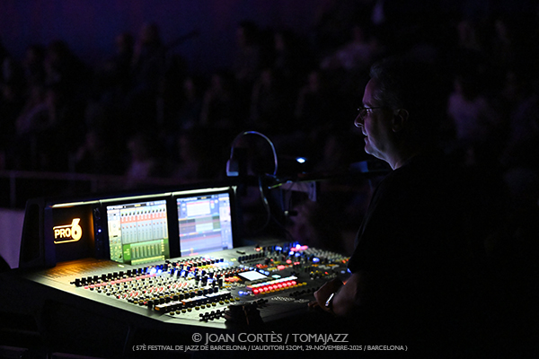 Barcelona Art Orchestra -BAO- & Miguel Zenón “Expressions” (57è Festival de Jazz de Barcelona / L’Auditori -S2OM-, 2025-11-29 / Barcelona) [09] Por Joan Cortès [INSTANTZZ AKA Galería fotográfica AKA Fotoblog de jazz, impro… y algo más] - Tomajazz - Barcelona Art Orchestra -BAO- & Miguel Zenón “Expressions” actuaron en el 57è Festival de Jazz de Barcelona 2026 en L’Auditori, el 29 de noviembre de 2025. Joan Cortès lo retrata en INSTANTZZ
