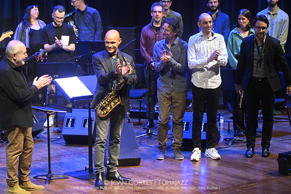 Barcelona Art Orchestra -BAO- & Miguel Zenón “Expressions” (57è Festival de Jazz de Barcelona / L’Auditori -S2OM-, 2025-11-29 / Barcelona) [09] Por Joan Cortès [INSTANTZZ AKA Galería fotográfica AKA Fotoblog de jazz, impro… y algo más] - Tomajazz - Barcelona Art Orchestra -BAO- & Miguel Zenón “Expressions” actuaron en el 57è Festival de Jazz de Barcelona 2026 en L’Auditori, el 29 de noviembre de 2025. Joan Cortès lo retrata en INSTANTZZ