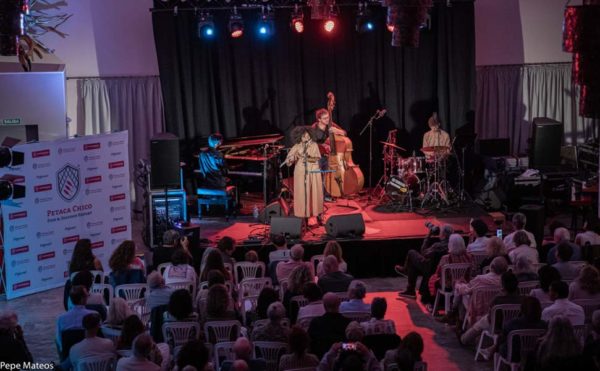 Jazzahara 2025 (Zahara de los Atunes, Cádiz. 31 de octubre al 2 de noviembre de 2025) Textos: Antonio Torres. Fotos: Antonio Torres y Pepe Mateos [Conciertos de Jazz] - Tomajazz - Jazzahara 2025 se celebró en Zahara de los Atunes, Cádiz, del 31 de octubre al 2 de noviembre de 2025. Antonio Torres y Pepe Mateos repasan los conciertos. Participaron Actuaron Triplanetas, Theo Croker Quartet, Anggie Obin Quartet, Juanfe Pérez Quartet, Jéssica Pina Trio