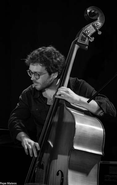 Jazzahara 2025 (Zahara de los Atunes, Cádiz. 31 de octubre al 2 de noviembre de 2025) Textos: Antonio Torres. Fotos: Antonio Torres y Pepe Mateos [Conciertos de Jazz] - Tomajazz - Jazzahara 2025 se celebró en Zahara de los Atunes, Cádiz, del 31 de octubre al 2 de noviembre de 2025. Antonio Torres y Pepe Mateos repasan los conciertos. Participaron Actuaron Triplanetas, Theo Croker Quartet, Anggie Obin Quartet, Juanfe Pérez Quartet, Jéssica Pina Trio