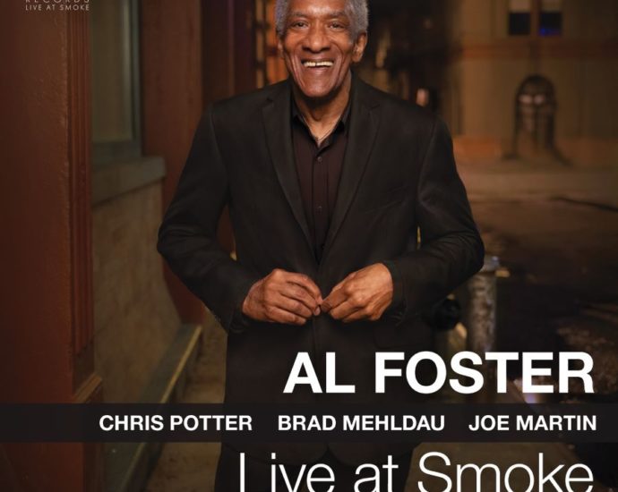 Al Foster: Live at Smoke (Smoke Sessions Records, 2025) Por Carlos Lara [Grabación de jazz] - Tomajazz - Live at Smoke (Smoke Sessions Records, 2025) es una grabación en directo de Al Foster, registrada unos meses antes de su fallecimiento. Carlos Lara la repasa. Con Al Foster, Chris Potter, Brad Mehldau, Joe Martin