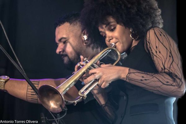 Jazzahara 2025 (Zahara de los Atunes, Cádiz. 31 de octubre al 2 de noviembre de 2025) Textos: Antonio Torres. Fotos: Antonio Torres y Pepe Mateos [Conciertos de Jazz] - Tomajazz - Jazzahara 2025 se celebró en Zahara de los Atunes, Cádiz, del 31 de octubre al 2 de noviembre de 2025. Antonio Torres y Pepe Mateos repasan los conciertos. Participaron Actuaron Triplanetas, Theo Croker Quartet, Anggie Obin Quartet, Juanfe Pérez Quartet, Jéssica Pina Trio