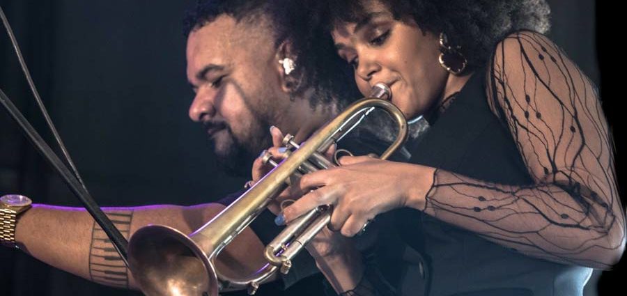 Jazzahara 2025 (Zahara de los Atunes, Cádiz. 31 de octubre al 2 de noviembre de 2025) Textos: Antonio Torres. Fotos: Antonio Torres y Pepe Mateos [Conciertos de Jazz] - Tomajazz - Jazzahara 2025 se celebró en Zahara de los Atunes, Cádiz, del 31 de octubre al 2 de noviembre de 2025. Antonio Torres y Pepe Mateos repasan los conciertos. Participaron Actuaron Triplanetas, Theo Croker Quartet, Anggie Obin Quartet, Juanfe Pérez Quartet, Jéssica Pina Trio