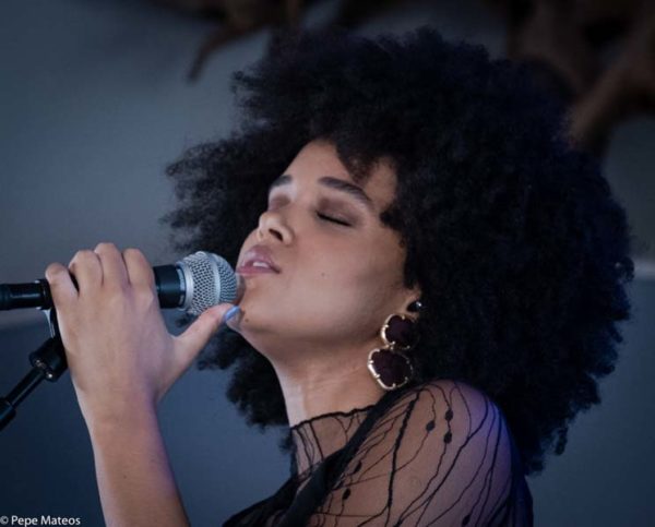 Jazzahara 2025 (Zahara de los Atunes, Cádiz. 31 de octubre al 2 de noviembre de 2025) Textos: Antonio Torres. Fotos: Antonio Torres y Pepe Mateos [Conciertos de Jazz] - Tomajazz - Jazzahara 2025 se celebró en Zahara de los Atunes, Cádiz, del 31 de octubre al 2 de noviembre de 2025. Antonio Torres y Pepe Mateos repasan los conciertos. Participaron Actuaron Triplanetas, Theo Croker Quartet, Anggie Obin Quartet, Juanfe Pérez Quartet, Jéssica Pina Trio