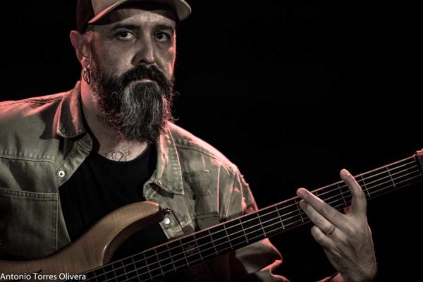 Jazzahara 2025 (Zahara de los Atunes, Cádiz. 31 de octubre al 2 de noviembre de 2025) Textos: Antonio Torres. Fotos: Antonio Torres y Pepe Mateos [Conciertos de Jazz] - Tomajazz - Jazzahara 2025 se celebró en Zahara de los Atunes, Cádiz, del 31 de octubre al 2 de noviembre de 2025. Antonio Torres y Pepe Mateos repasan los conciertos. Participaron Actuaron Triplanetas, Theo Croker Quartet, Anggie Obin Quartet, Juanfe Pérez Quartet, Jéssica Pina Trio