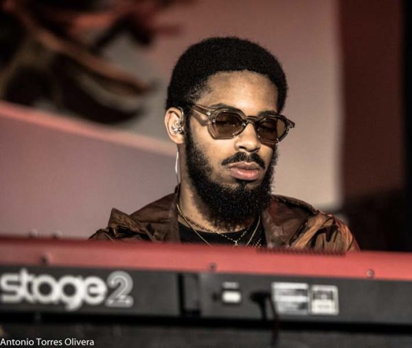 Jazzahara 2025 (Zahara de los Atunes, Cádiz. 31 de octubre al 2 de noviembre de 2025) Textos: Antonio Torres. Fotos: Antonio Torres y Pepe Mateos [Conciertos de Jazz] - Tomajazz - Jazzahara 2025 se celebró en Zahara de los Atunes, Cádiz, del 31 de octubre al 2 de noviembre de 2025. Antonio Torres y Pepe Mateos repasan los conciertos. Participaron Actuaron Triplanetas, Theo Croker Quartet, Anggie Obin Quartet, Juanfe Pérez Quartet, Jéssica Pina Trio