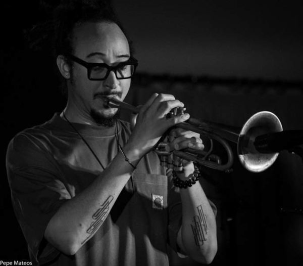 Jazzahara 2025 (Zahara de los Atunes, Cádiz. 31 de octubre al 2 de noviembre de 2025) Textos: Antonio Torres. Fotos: Antonio Torres y Pepe Mateos [Conciertos de Jazz] - Tomajazz - Jazzahara 2025 se celebró en Zahara de los Atunes, Cádiz, del 31 de octubre al 2 de noviembre de 2025. Antonio Torres y Pepe Mateos repasan los conciertos. Participaron Actuaron Triplanetas, Theo Croker Quartet, Anggie Obin Quartet, Juanfe Pérez Quartet, Jéssica Pina Trio