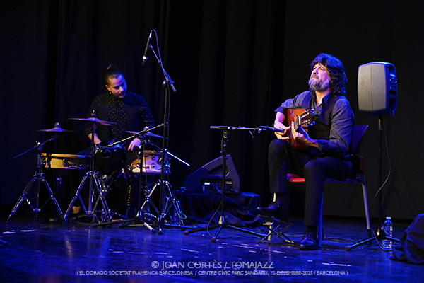 Juan Gómez “Chicuelo” (El Dorado sfb / Centre Cívic Parc Sandaru , 2025-12-11 / Barcelona) Por Joan Cortès [Flamencuras AKA INSTANTZZ AKA Galería fotográfica AKA Fotoblog de jazz, impro… y algo más] - Tomajazz - Juan Gómez “Chicuelo” actuó en El Dorado sfb de Barcelona, el 11 de diciembre de 2025. Joan Cortès lo retrata en las Flamencuras de INSTANTZZ. Actuaron Juan Gómez “Chicuelo”, Karen Lugo, Carlos Caro, Jacobo Sánchez