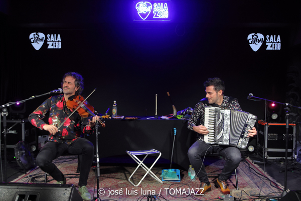 Fetén Fetén (Sala Zero. Es Gremi. Palma. 2026-01-30) Por José Luis Luna Rocafort [INSTANTZZ AKA Galería fotográfica AKA Fotoblog de jazz, impro… y algo más] - Tomajazz - Fetén Fetén actuó en Es Gremi, Palma., el 30 de enero de 2026. José Luis Luna Rocafort lo retrata en INSTANTZZ. Actuaron Diego Galaz, Jorge Arribas