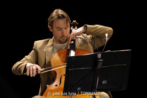 Voicello Ecleptic Quartet (Teatre Maruja Alfaro - Mar i Terra. Palma. 2026-01-31) Por José Luis Luna Rocafort [INSTANTZZ AKA Galería fotográfica AKA Fotoblog de jazz, impro… y algo más] - Tomajazz - Voicello Ecleptic Quartet actuó en Teatre Maruja Alfaro de Palma, el 31 de enero de 2026. José Luis Luna Rocafort lo retrata en INSTANTZZ. Actuaron Carme Garí, Biel Fiol, Malena Moncadas, Miquel Marqués