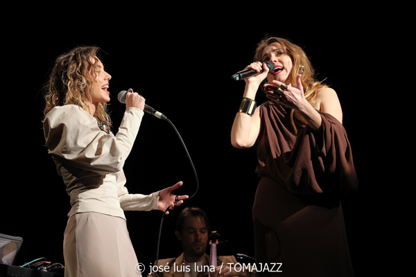 Voicello Ecleptic Quartet (Teatre Maruja Alfaro - Mar i Terra. Palma. 2026-01-31) Por José Luis Luna Rocafort [INSTANTZZ AKA Galería fotográfica AKA Fotoblog de jazz, impro… y algo más] - Tomajazz - Voicello Ecleptic Quartet actuó en Teatre Maruja Alfaro de Palma, el 31 de enero de 2026. José Luis Luna Rocafort lo retrata en INSTANTZZ. Actuaron Carme Garí, Biel Fiol, Malena Moncadas, Miquel Marqués