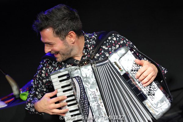 Fetén Fetén (Sala Zero. Es Gremi. Palma. 2026-01-30) Por José Luis Luna Rocafort [INSTANTZZ AKA Galería fotográfica AKA Fotoblog de jazz, impro… y algo más] - Tomajazz - Fetén Fetén actuó en Es Gremi, Palma., el 30 de enero de 2026. José Luis Luna Rocafort lo retrata en INSTANTZZ. Actuaron Diego Galaz, Jorge Arribas