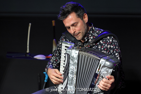 Fetén Fetén (Sala Zero. Es Gremi. Palma. 2026-01-30) Por José Luis Luna Rocafort [INSTANTZZ AKA Galería fotográfica AKA Fotoblog de jazz, impro… y algo más] - Tomajazz - Fetén Fetén actuó en Es Gremi, Palma., el 30 de enero de 2026. José Luis Luna Rocafort lo retrata en INSTANTZZ. Actuaron Diego Galaz, Jorge Arribas