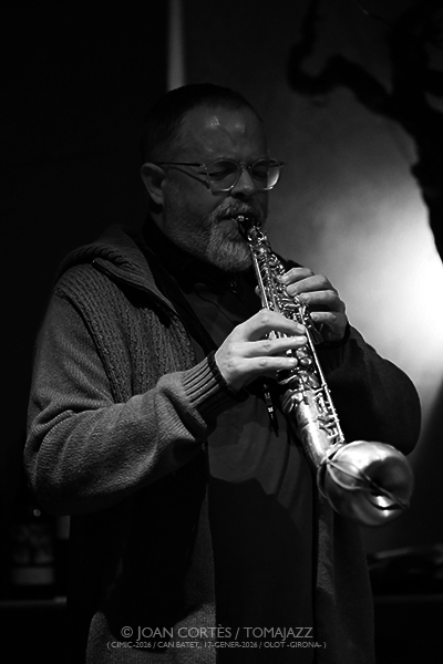 Johannes Nästesjö & Ferran Besalduch (CIMIC-2026 / Can Batet, 2026-01-17 / Olot -Girona-) [I] Por Joan Cortès [INSTANTZZ AKA Galería fotográfica AKA Fotoblog de jazz, impro… y algo más] - Tomajazz - Johannes Nästesjö & Ferran Besalduch actuaron en CIMIC-2026 en Can Batet en Olot, Girona, el 12026-01-17 / Olot -Girona-) [I] Por Joan Cortès [INSTANTZZ