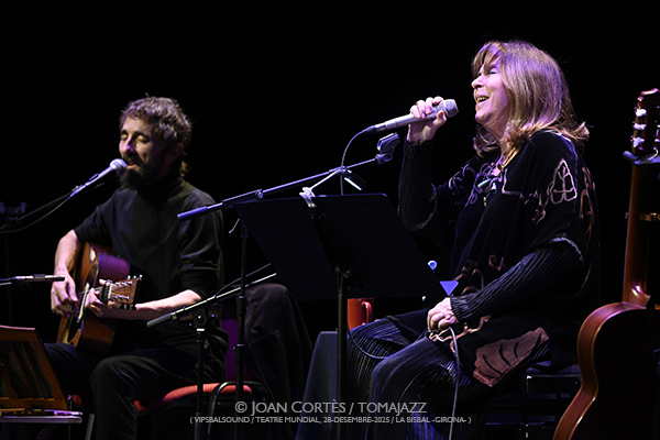 Maria del Mar Bonet & Borja Penalba (Vipsbalsound, Teatre Mundial, 2025-12-28 / La Bisbal -Girona-) Por Joan Cortès [INSTANTZZ AKA Galería fotográfica AKA Fotoblog de jazz, impro… y algo más] - Tomajazz - Maria del Mar Bonet & Borja Penalba actuaron en Vipsbalsound, Teatre Mundial en La Bisbal -Girona-, el 28 de diciembre de 2025. Joan Cortès lo retrata en INSTANTZZ