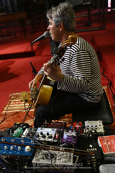 Paolo Angeli “Lema” (Cicle Guitarres / Museu de la Música, 2026-01-15 / Barcelona) Por Joan Cortès [INSTANTZZ AKA Galería fotográfica AKA Fotoblog de jazz, impro… y algo más] - Tomajazz - Paolo Angeli “Lema” actuó en el Cicle Guitarres en el Museu de la Música de Barcelona el 15 de enero de 2026. Joan Cortès lo retrata en INSTANTZZ