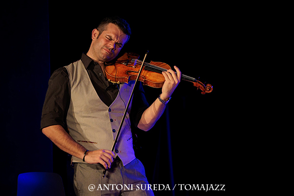 Bratia (Caixaforum Palma. 2026-02-17) Por Antoni Sureda [INSTANTZZ AKA Galería fotográfica AKA Fotoblog de jazz, impro… y algo más] - Tomajazz - Bratia actuó en Caixaforum Palma, el 17 de febrero de 2026. Antoni Sureda se estrena en Tomajazz con un INSTANTZZ del grupo. Actuaron Pere Nolasc Turu, Víctor Paradís: guitarra manouche solista Julien Chanal: guitarra manouche rítmica Ivan Kovacevic: contrabajo Eren