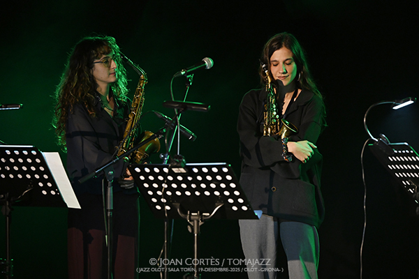 Carla Gonzàlez 6t “La Visibilitat de l’Invisible” (Jazz Olot / Sala El Torín, 2025-12-19 / Olot -Girona-) Por Joan Cortès [INSTANTZZ AKA Galería fotográfica AKA Fotoblog de jazz, impro… y algo más] - Tomajazz - Carla Gonzàlez 6t “La Visibilitat de l’Invisible” actuó el 19 de diciembre de 2025 en Jazz Olot en Sala El Torín, de Girona. Joan Cortès lo retrata en INSTANTZZ. Actuaron Carla Gonzàlez, Alba Pujals, Cristina Sunyer, Cristina Miguel, Eva Fernández, Andrea González 