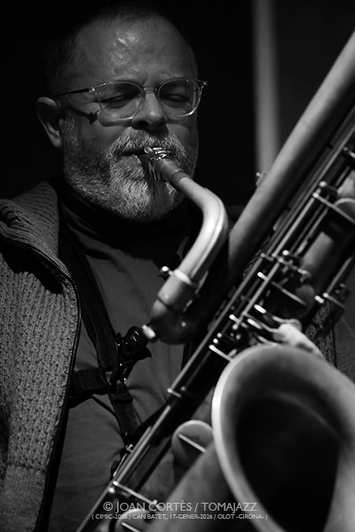 Johannes Nästesjö & Ferran Besalduch (CIMIC-2026 / Can Batet, 2026-01-17 / Olot -Girona-) [I] Por Joan Cortès [INSTANTZZ AKA Galería fotográfica AKA Fotoblog de jazz, impro… y algo más] - Tomajazz - Johannes Nästesjö & Ferran Besalduch actuaron en CIMIC-2026 en Can Batet en Olot, Girona, el 12026-01-17 / Olot -Girona-) [I] Por Joan Cortès [INSTANTZZ