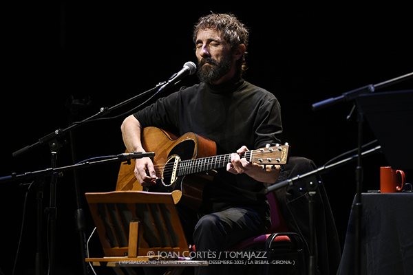 Maria del Mar Bonet & Borja Penalba (Vipsbalsound, Teatre Mundial, 2025-12-28 / La Bisbal -Girona-) Por Joan Cortès [INSTANTZZ AKA Galería fotográfica AKA Fotoblog de jazz, impro… y algo más] - Tomajazz - Maria del Mar Bonet & Borja Penalba actuaron en Vipsbalsound, Teatre Mundial en La Bisbal -Girona-, el 28 de diciembre de 2025. Joan Cortès lo retrata en INSTANTZZ