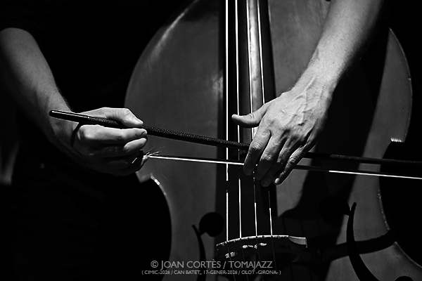 Johannes Nästesjö & Ferran Besalduch (CIMIC-2026 / Can Batet, 2026-01-17 / Olot -Girona-) [I] Por Joan Cortès [INSTANTZZ AKA Galería fotográfica AKA Fotoblog de jazz, impro… y algo más] - Tomajazz - Johannes Nästesjö & Ferran Besalduch actuaron en CIMIC-2026 en Can Batet en Olot, Girona, el 12026-01-17 / Olot -Girona-) [I] Por Joan Cortès [INSTANTZZ