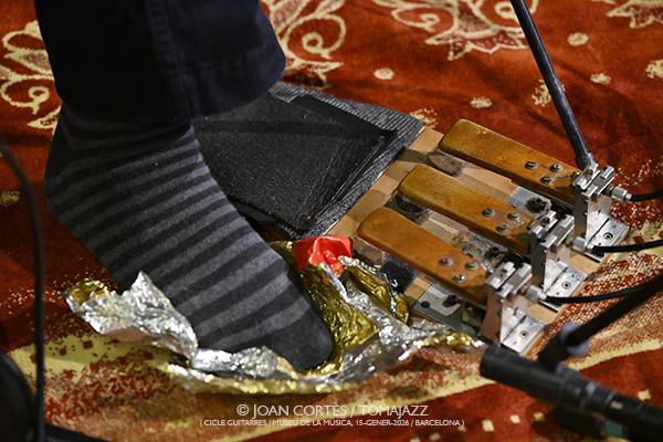 Paolo Angeli “Lema” (Cicle Guitarres / Museu de la Música, 2026-01-15 / Barcelona) Por Joan Cortès [INSTANTZZ AKA Galería fotográfica AKA Fotoblog de jazz, impro… y algo más] - Tomajazz - Paolo Angeli “Lema” actuó en el Cicle Guitarres en el Museu de la Música de Barcelona el 15 de enero de 2026. Joan Cortès lo retrata en INSTANTZZ