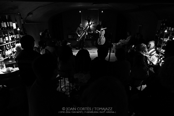 Johannes Nästesjö & Ferran Besalduch (CIMIC-2026 / Can Batet, 2026-01-17 / Olot -Girona-) [I] Por Joan Cortès [INSTANTZZ AKA Galería fotográfica AKA Fotoblog de jazz, impro… y algo más] - Tomajazz - Johannes Nästesjö & Ferran Besalduch actuaron en CIMIC-2026 en Can Batet en Olot, Girona, el 12026-01-17 / Olot -Girona-) [I] Por Joan Cortès [INSTANTZZ