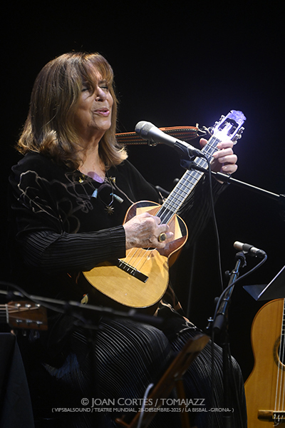 Maria del Mar Bonet & Borja Penalba (Vipsbalsound, Teatre Mundial, 2025-12-28 / La Bisbal -Girona-) Por Joan Cortès [INSTANTZZ AKA Galería fotográfica AKA Fotoblog de jazz, impro… y algo más] - Tomajazz - Maria del Mar Bonet & Borja Penalba actuaron en Vipsbalsound, Teatre Mundial en La Bisbal -Girona-, el 28 de diciembre de 2025. Joan Cortès lo retrata en INSTANTZZ