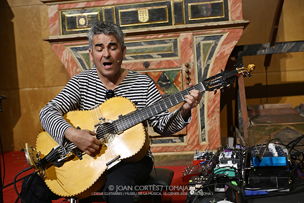 Paolo Angeli “Lema” (Cicle Guitarres / Museu de la Música, 2026-01-15 / Barcelona) Por Joan Cortès [INSTANTZZ AKA Galería fotográfica AKA Fotoblog de jazz, impro… y algo más] - Tomajazz - Paolo Angeli “Lema” actuó en el Cicle Guitarres en el Museu de la Música de Barcelona el 15 de enero de 2026. Joan Cortès lo retrata en INSTANTZZ