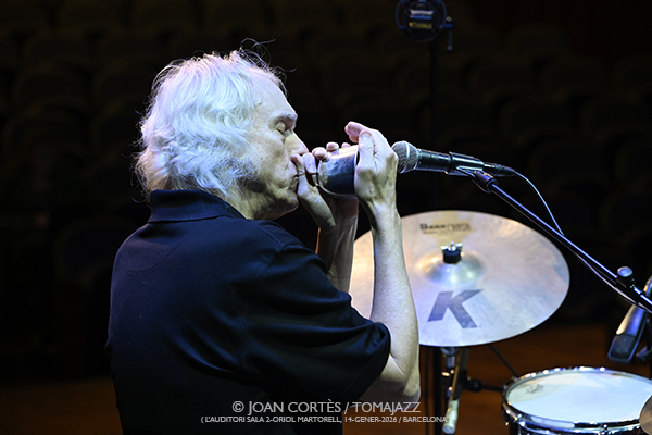 The Bridge (L’Auditori, S2OM, 2026-01-14 / Barcelona) Por Joan Cortès [INSTANTZZ AKA Galería fotográfica AKA Fotoblog de jazz, impro… y algo más] - Tomajazz - The Bridge actuó en L’Auditori de Barcelona el 14 de enero de 2026.. Joan Cortès lo retrata en INSTANTZZ. Actuaron Rodrigo Amado, Alexander von Schlippenbach, Ingebrigt Håker Flaten, Gerry Hemingway 