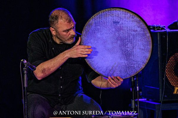 Bratia (Caixaforum Palma. 2026-02-17) Por Antoni Sureda [INSTANTZZ AKA Galería fotográfica AKA Fotoblog de jazz, impro… y algo más] - Tomajazz - Bratia actuó en Caixaforum Palma, el 17 de febrero de 2026. Antoni Sureda se estrena en Tomajazz con un INSTANTZZ del grupo. Actuaron Pere Nolasc Turu, Víctor Paradís: guitarra manouche solista Julien Chanal: guitarra manouche rítmica Ivan Kovacevic: contrabajo Eren