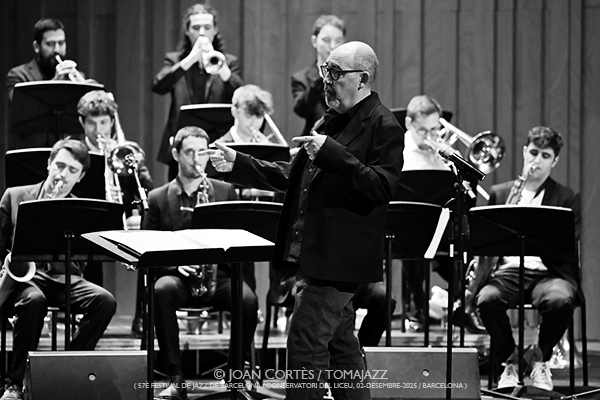 Omar Sosa & Liceu Big Band “es:sensual” (57è Festival de Jazz de Barcelona / Conservatori del Liceu, 2025-12-02 ) [12] Por Joan Cortès [INSTANTZZ AKA Galería fotográfica AKA Fotoblog de jazz, impro… y algo más] - Tomajazz - Omar Sosa & Liceu Big Band “es:sensual” actuó en el 57è Festival de Jazz de Barcelona, el 2 de diciembre de 2025. Joan Cortès lo retrata en INSTANTZZ