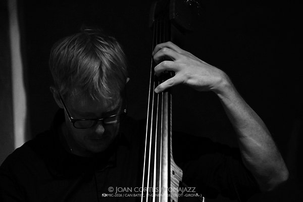 Johannes Nästesjö & Ferran Besalduch (CIMIC-2026 / Can Batet, 2026-01-17 / Olot -Girona-) [I] Por Joan Cortès [INSTANTZZ AKA Galería fotográfica AKA Fotoblog de jazz, impro… y algo más] - Tomajazz - Johannes Nästesjö & Ferran Besalduch actuaron en CIMIC-2026 en Can Batet en Olot, Girona, el 12026-01-17 / Olot -Girona-) [I] Por Joan Cortès [INSTANTZZ